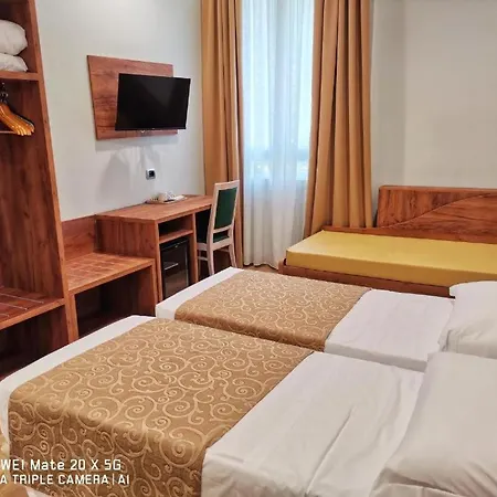 Hotell Csi Group - Station 3*